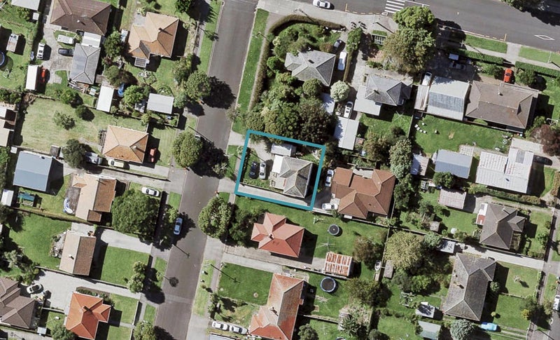 4 Kawiti Avenue, Point England, Auckland - Carousel 1