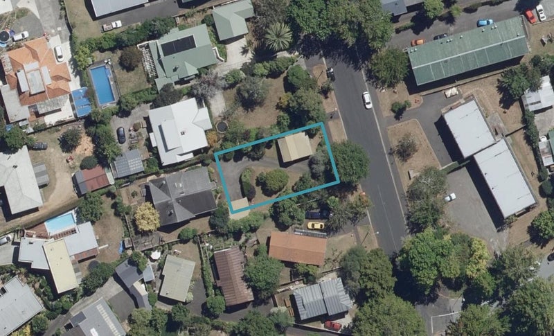 19 Oakley Avenue, Claudelands, Hamilton - Carousel 1