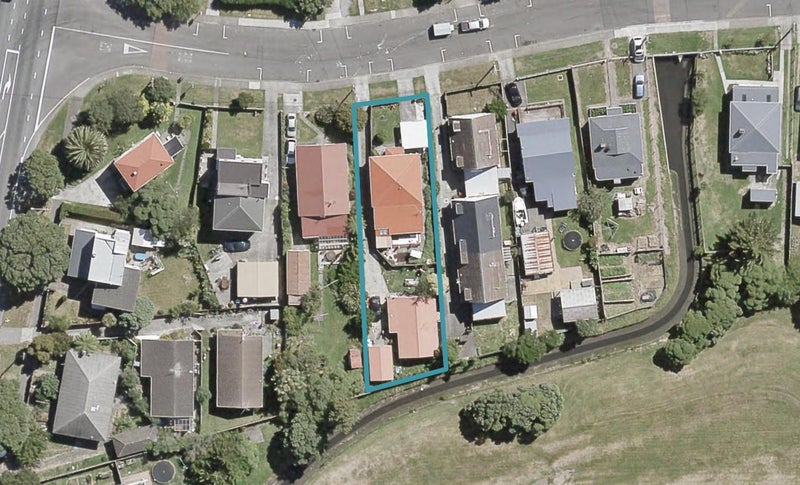 2/8 Elizabeth Street, Moera, Lower Hutt - Carousel 1