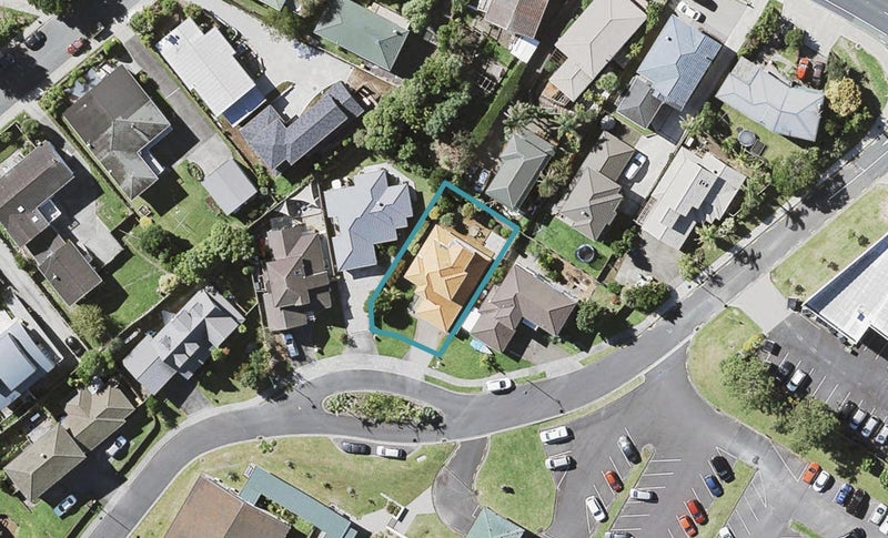 7 Noel Williams Place, Windsor Park, Auckland - Carousel 1