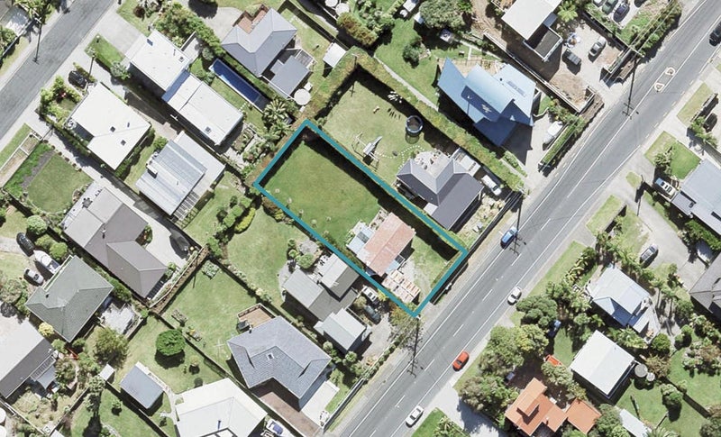 1054 Whangaparaoa Road, Tindalls Beach, Whangaparaoa - Carousel 1
