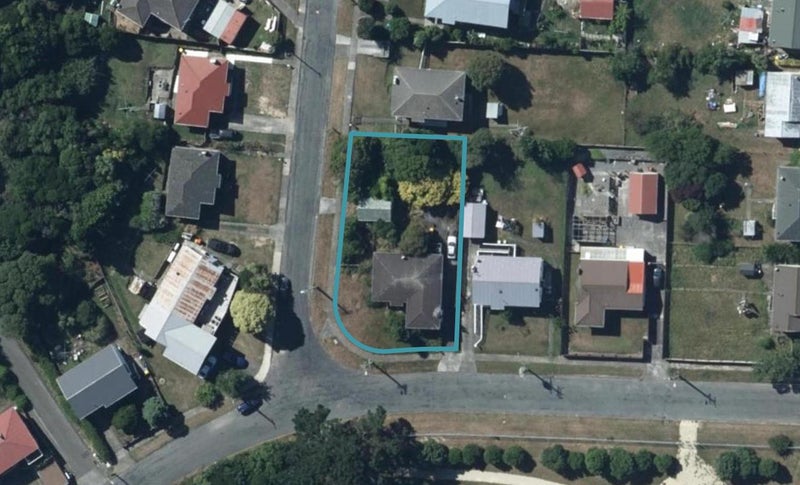 8 Mawhare Street, Titahi Bay, Porirua - Carousel 1