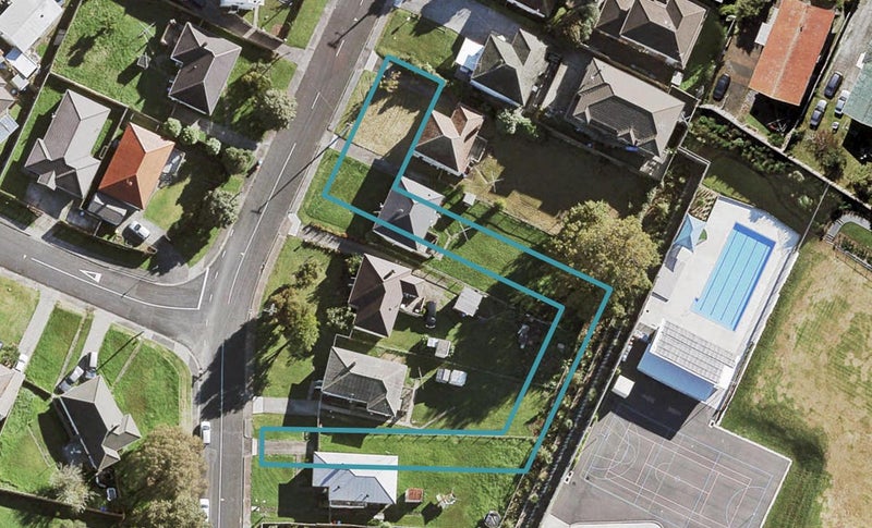2 Shirley Day Lane, Mount Roskill, Auckland - Carousel 1