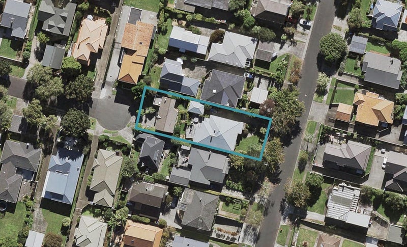 11 Peet Avenue, Royal Oak, Auckland - Carousel 1