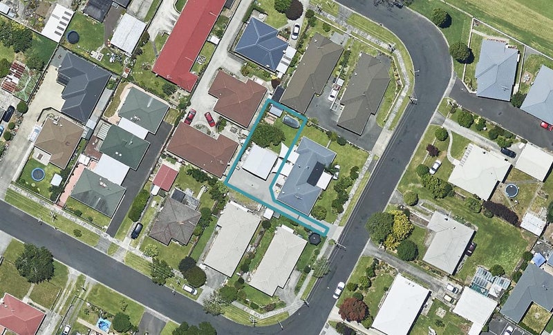 33 Pemberton Crescent, Greerton, Tauranga - Carousel 1