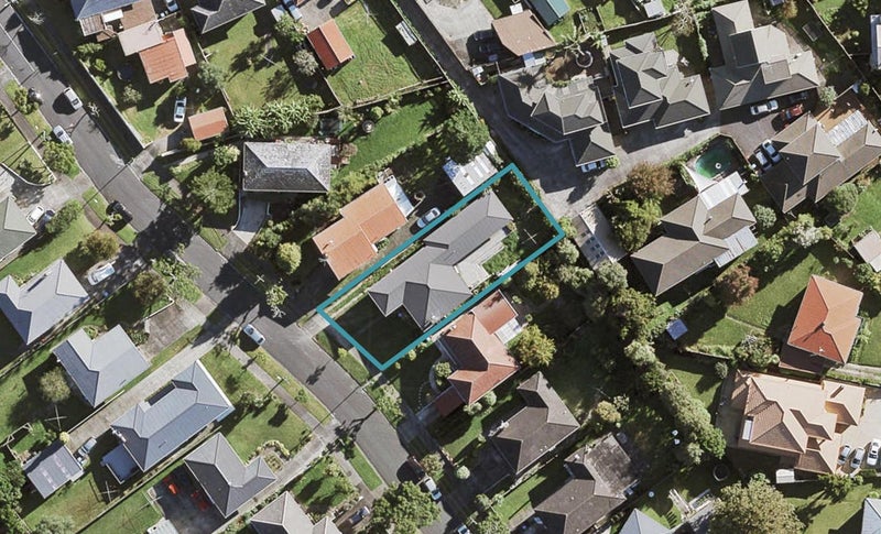 8 Rosamund Avenue, New Windsor, Auckland - Carousel 1