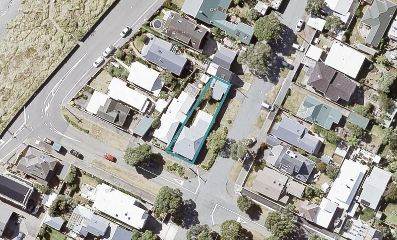 22 Makaro Street, Eastbourne, Lower Hutt - Carousel 1