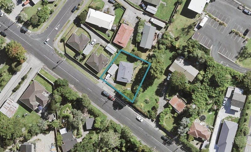 33 Kaurilands Road, Titirangi, Auckland - Carousel 1