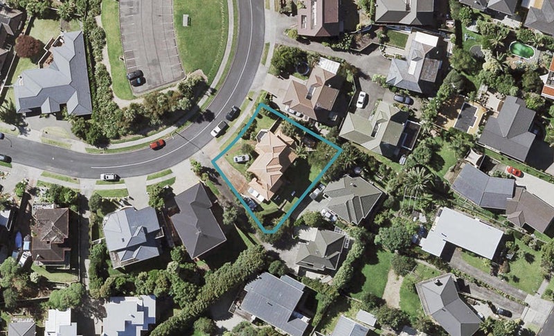 10 McCahill Views, Botany Downs, Auckland - Carousel 1