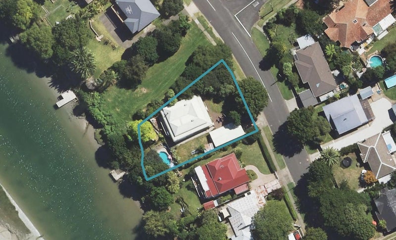 68 Stout Street, Whataupoko, Gisborne - Carousel 1
