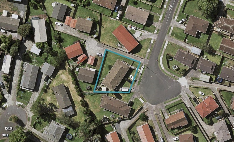 9 Townley Place, Clover Park, Auckland - Carousel 1