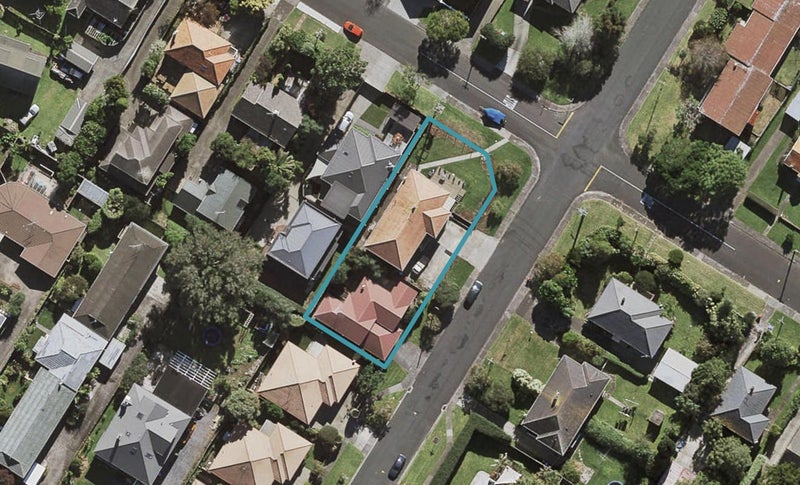 23 Kowhatu Road, One Tree Hill, Auckland - Carousel 1