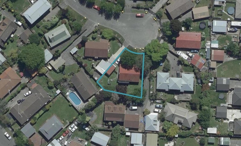 8 Strack Place, Redwood, Christchurch - Carousel 1