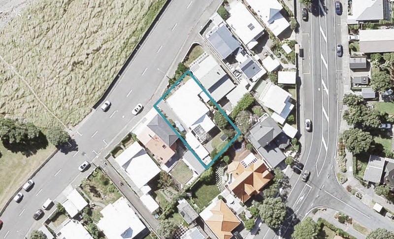13 Marine Parade, Eastbourne, Lower Hutt - Carousel 1
