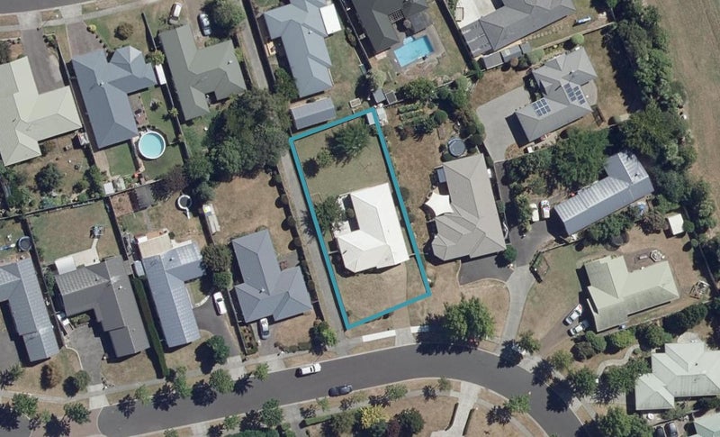 52 Bouverie Crescent, Flagstaff, Hamilton - Carousel 1