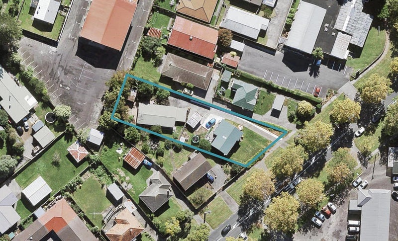 2/5 Seabrook Avenue, New Lynn, Auckland - Carousel 1