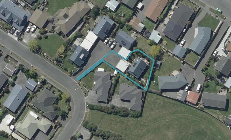 15 Seascape Gardens, Bromley, Christchurch - Carousel 1