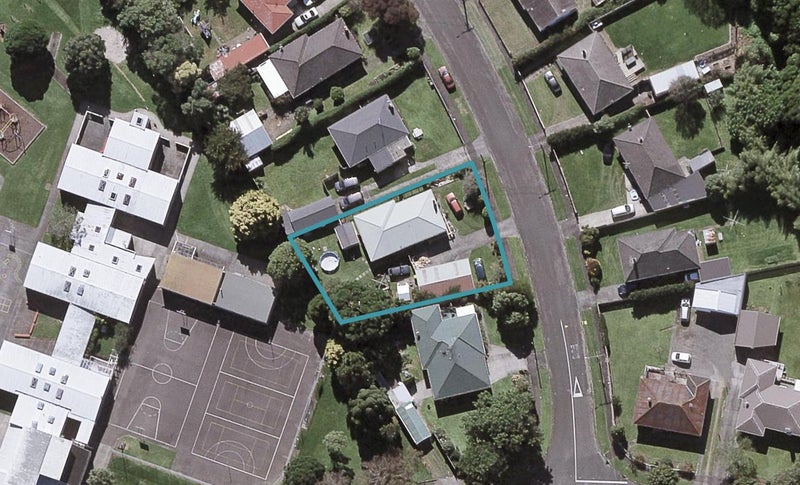 22 Miro ST, Merrilands, New Plymouth - Carousel 1