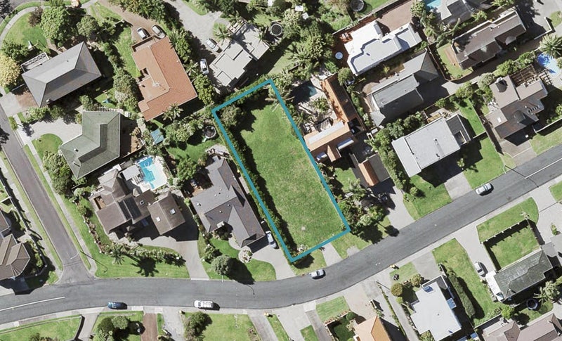 12 Lynton Road, Bucklands Beach, Auckland - Carousel 1