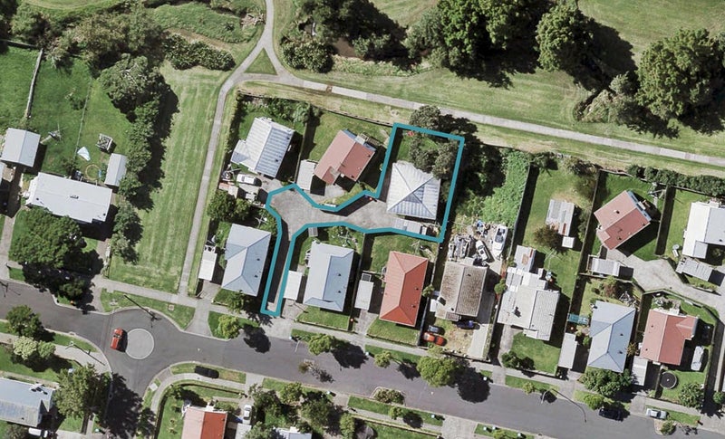 42D Maybury Street, Point England, Auckland - Carousel 1