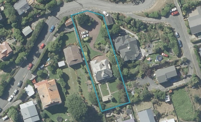 18 Adderley Terrace, Ravensbourne, Dunedin - Carousel 1