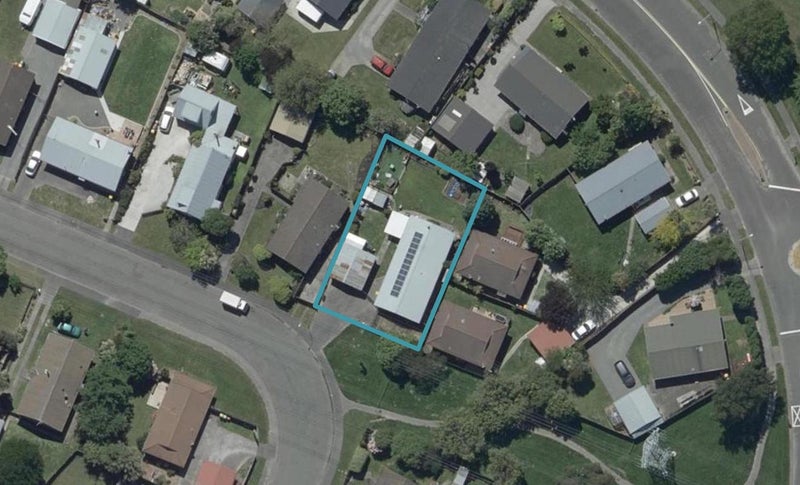 13 Malabar Crescent, Broomfield, Christchurch - Carousel 1