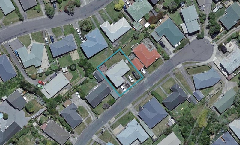 17 Griffiths Grove, Newlands, Wellington - Carousel 1