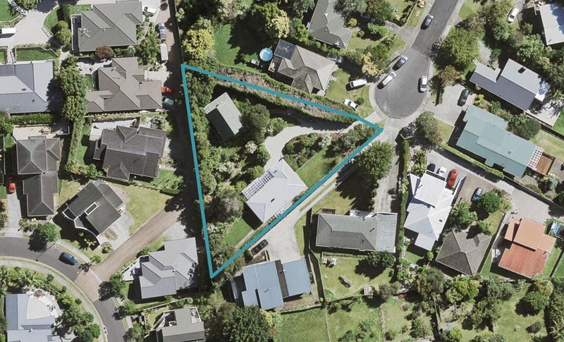 11 Earl Road, Titirangi, Auckland - Carousel 1