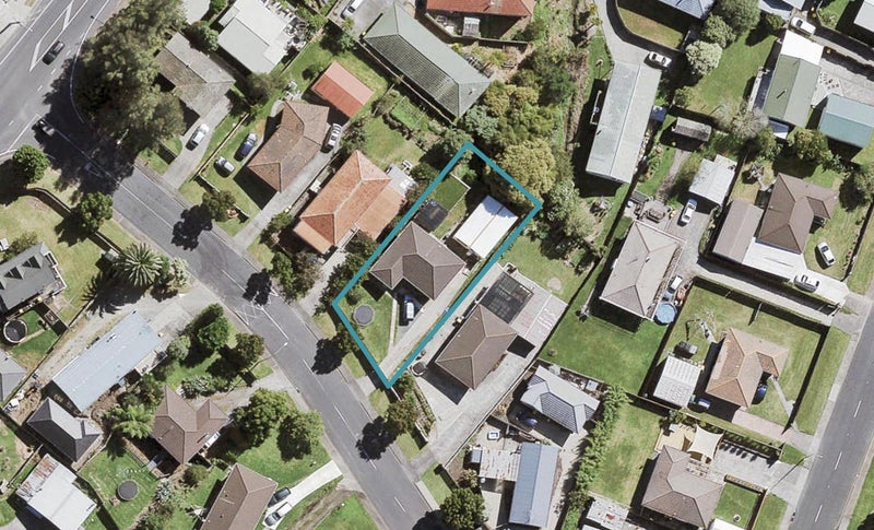 39 Farwood Drive, Henderson, Auckland - Carousel 1