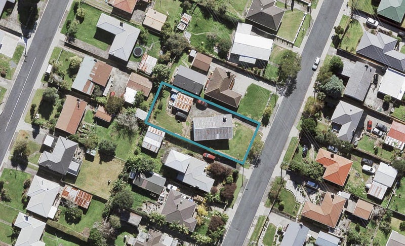 87 Cobham Crescent, Kelston, Auckland - Carousel 1