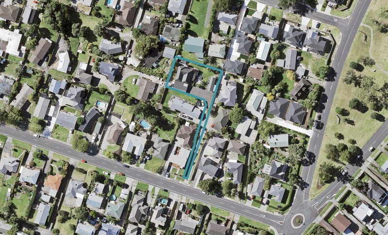 11 Rodney Street, Howick, Auckland - Carousel 1