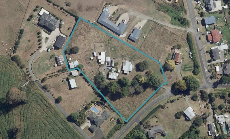 86 Foster Road, Temple View, Hamilton - Carousel 1
