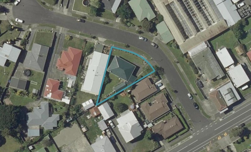 1 Lowestoft Place, West End, Palmerston North - Carousel 1