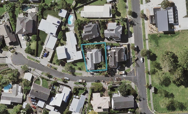 1B Meyrick Place, Meadowbank, Auckland - Carousel 1