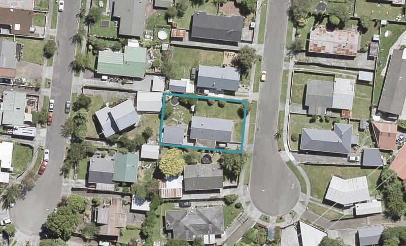 8 Garnet Grove, Birchville, Upper Hutt - Carousel 1