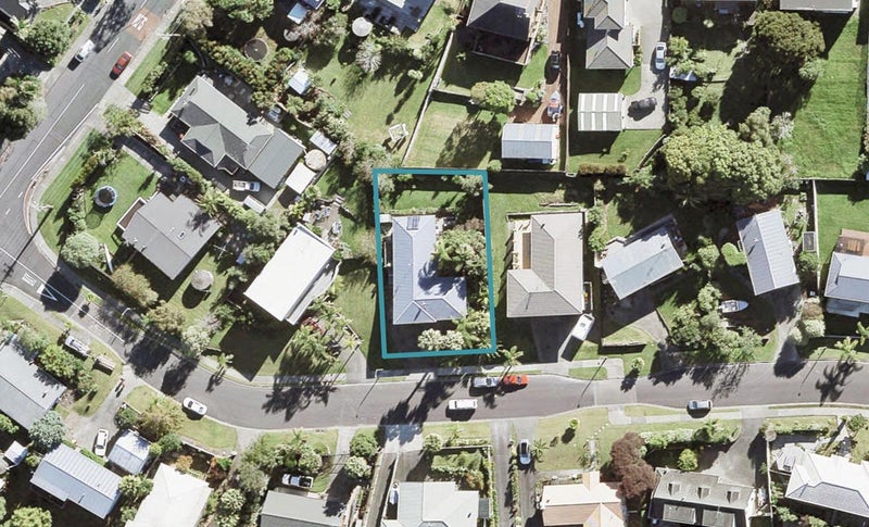 5 Donald Street, Stanmore Bay, Whangaparaoa - Carousel 1