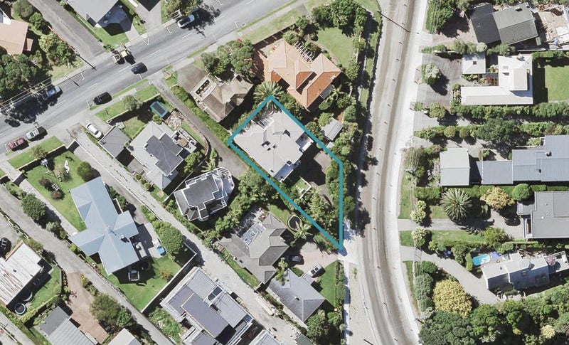 142 Beach Road, Castor Bay, Auckland - Carousel 1