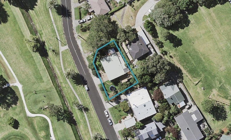 46 Wairoa Road, Narrow Neck, Auckland - Carousel 1