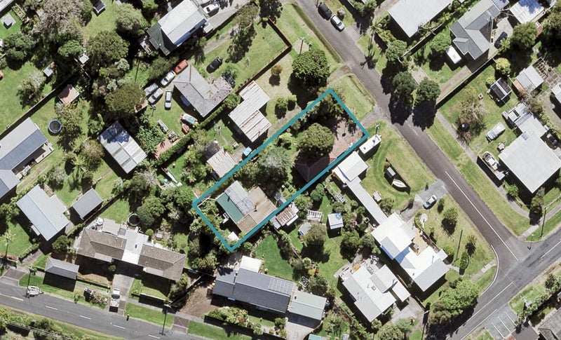 11 Coleman Avenue, Herald Island, Auckland - Carousel 1