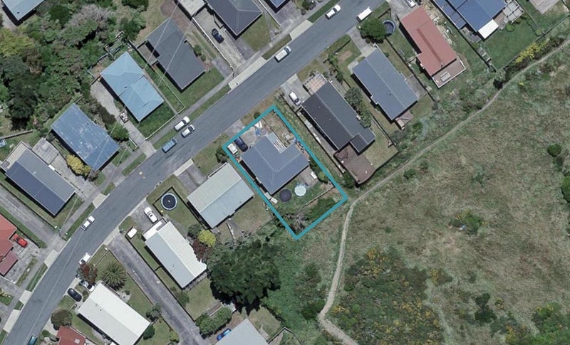 27 Edgecombe Street, Newlands, Wellington - Carousel 1