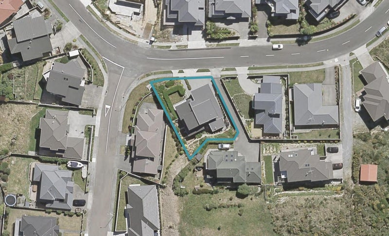 111 Cypress Drive, Maungaraki, Lower Hutt - Carousel 1