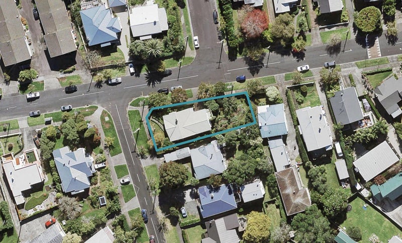 2 Lloyd Avenue, Mount Albert, Auckland - Carousel 1