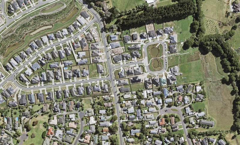 2 Kahika Grove, Huapai, Kumeu - Carousel 1