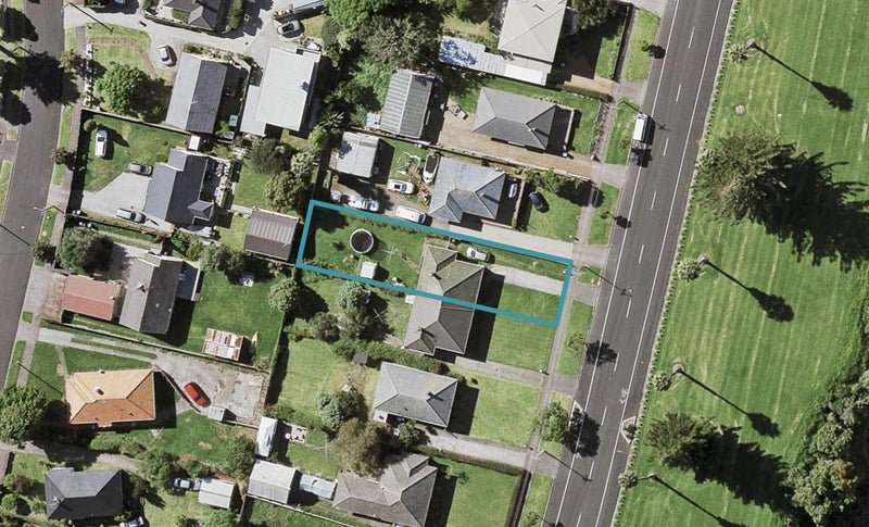 165 Riverside Avenue, Point England, Auckland - Carousel 1