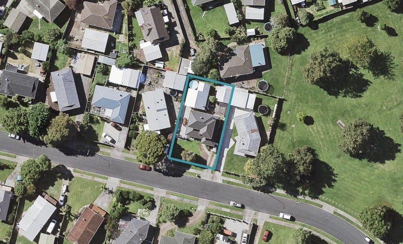 16 Blanche Way, Half Moon Bay, Auckland - Carousel 1