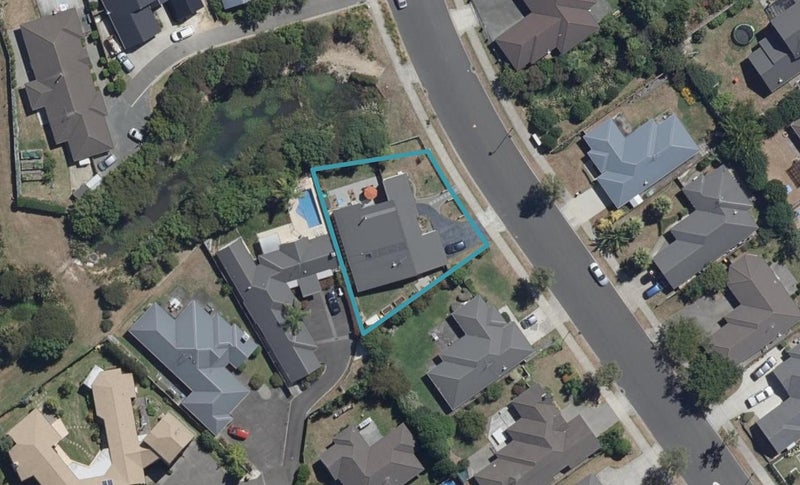 57 Barrington Drive, Huntington, Hamilton - Carousel 1