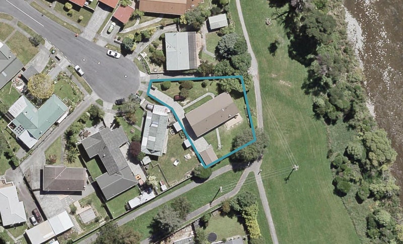 8 Wyoming Grove, Totara Park, Upper Hutt - Carousel 1
