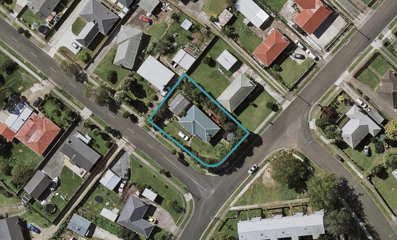 30 Sandbrook Avenue, Ōtara, Auckland - Carousel 1