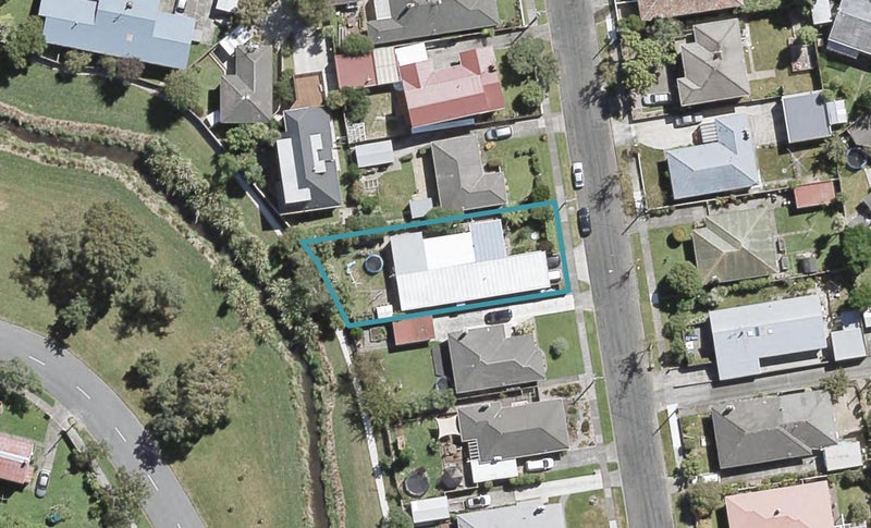 10 Parnell Street, Fairfield, Lower Hutt - Carousel 1
