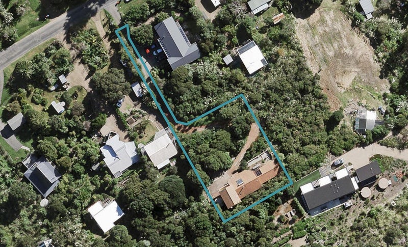 56 Great Barrier Road, Oneroa, Waiheke Island - Carousel 1